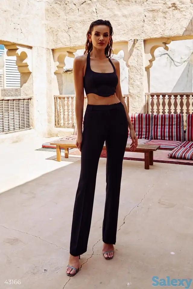 Черные брюки клеш, фотография 1