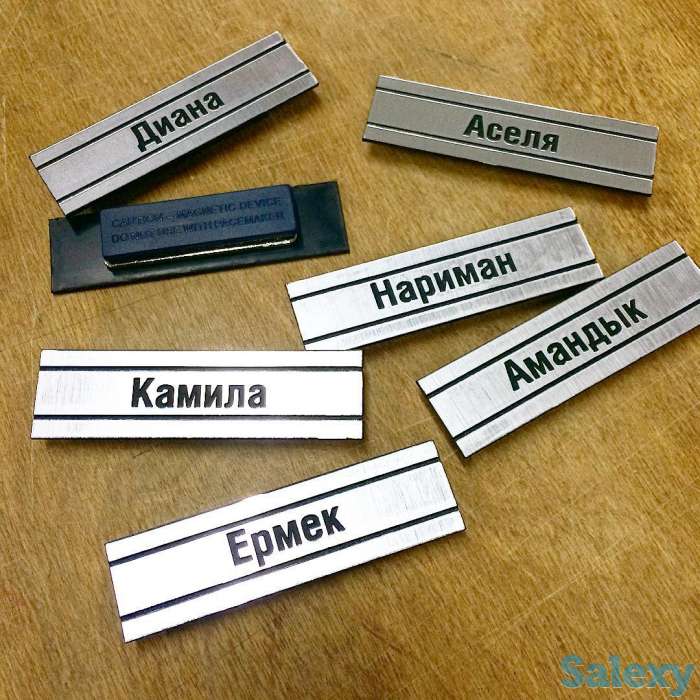 Гравировка на бейджиках. Лазерная гравировка на пластиковых бейджиках., фотография 1