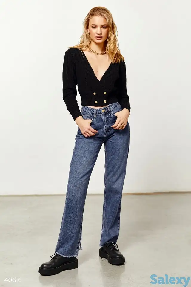 Черный укороченный кардиган с золотистыми пуговицами, фотография 1