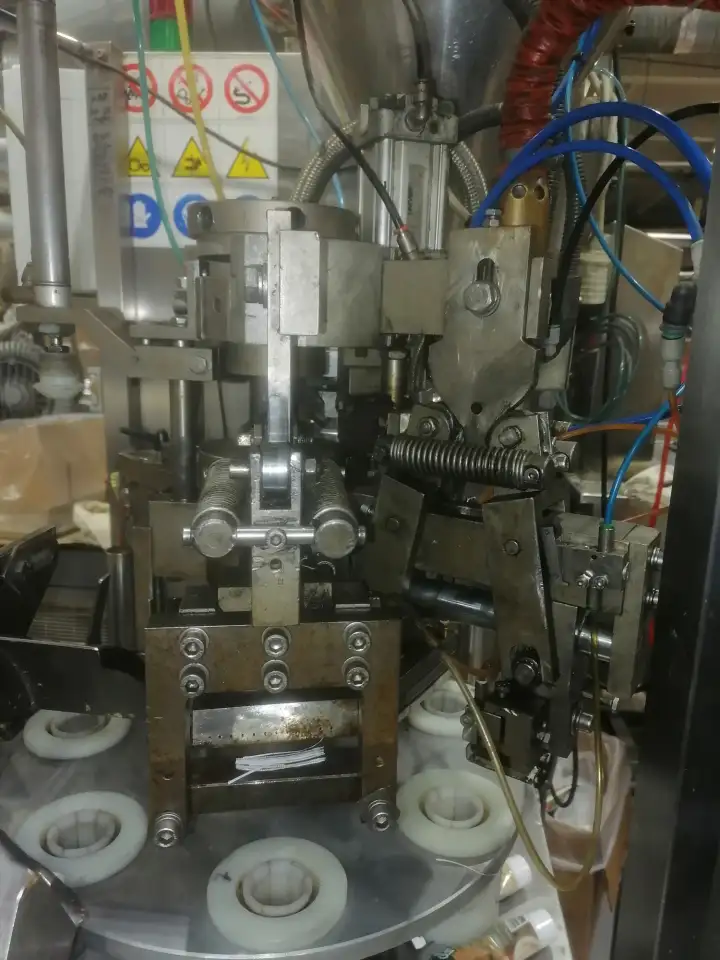 Продам БУ машину для наполнения туб AXOMATIC OPTIMA 700., фотография 5