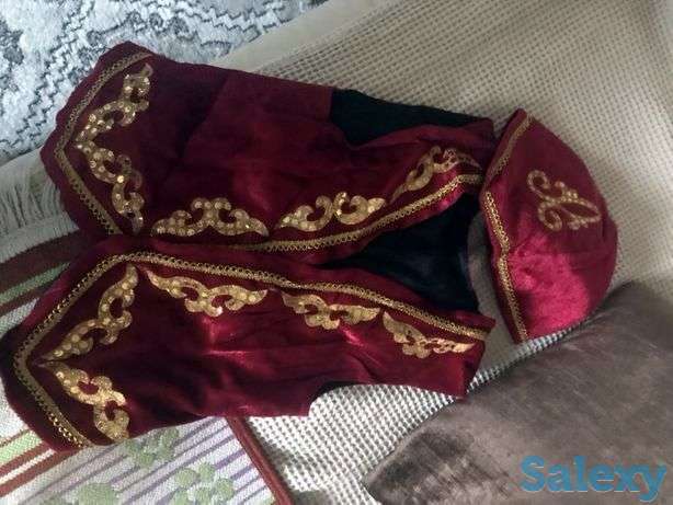 Жилет в национальном стиле и головной убор, фотография 1