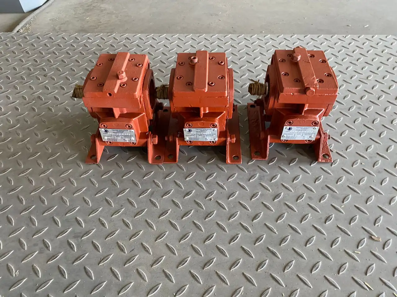 Редукторы, насосы, тормоза, электродвигатели, фотография 11