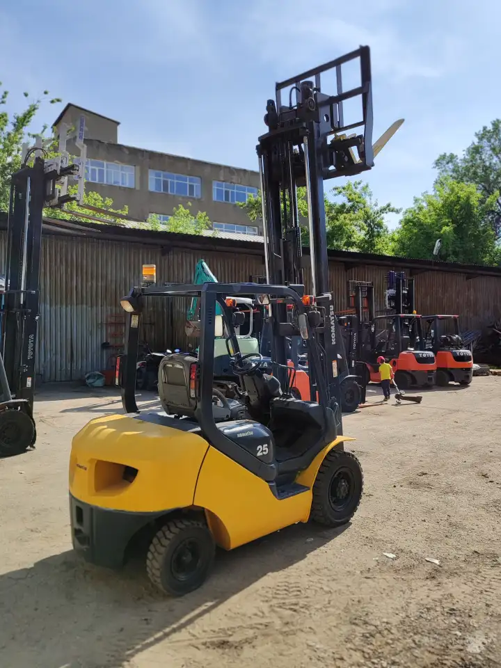 Кара Komatsu FG25T-16 Свежедоставленная из Японии, фотография 11