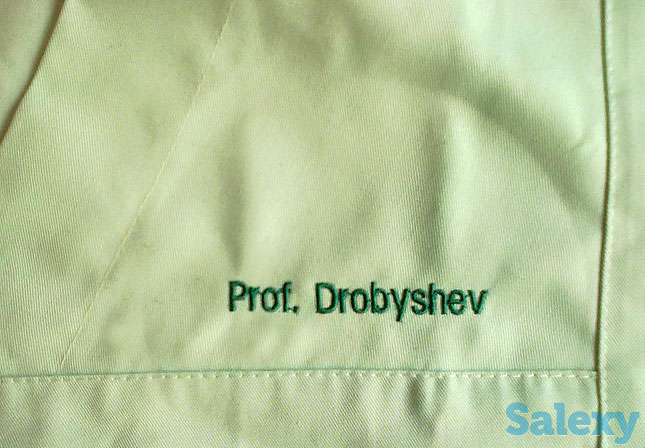 Вышивка на медицинских халатах. Вышивка логотипов компании на медицинских халатах., фотография 1