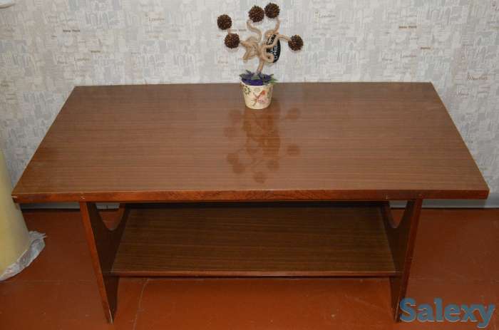 журнальный стол, фотография 1