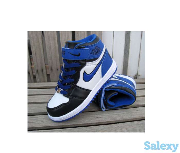 Спортивная одежда, обувь и рюкзаки, фотография 2