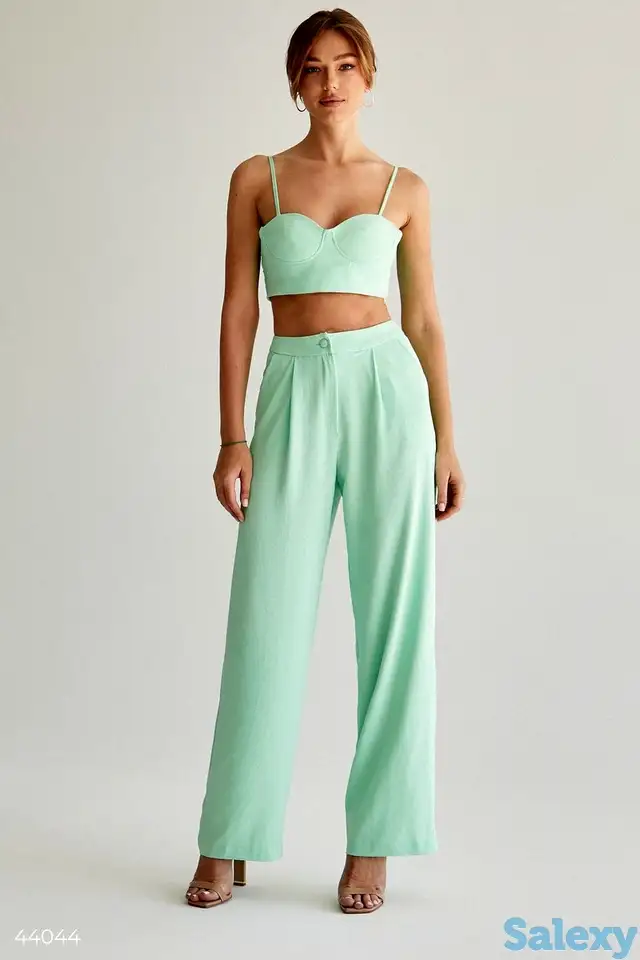 Салатовые брюки с карманами, фотография 1