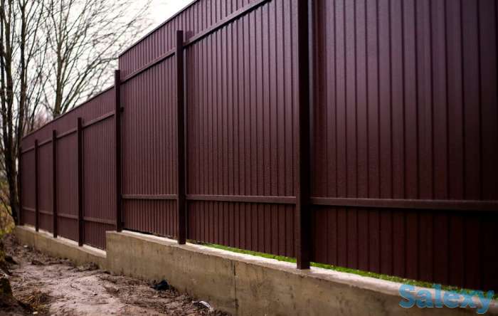 Монтаж забора из проф. листа., фотография 5