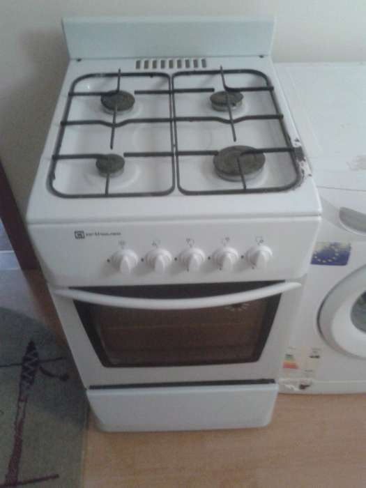 Срочно. Шкаф, диван, газовую плиту, стир. машину, раб. стол с тумбой, фотография 1