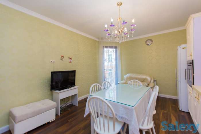 3-комнатная квартира, 130 м², 2/5 этаж, улица Тулебаева 114а — Толе би, фотография 2