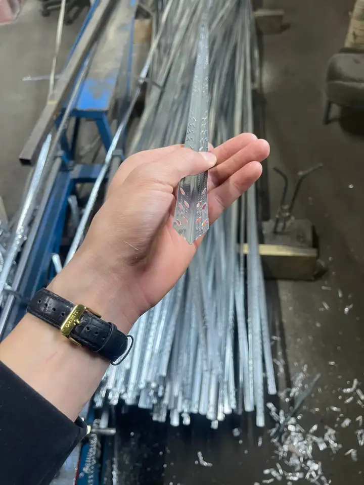 Профиль потолочный, фотография 9