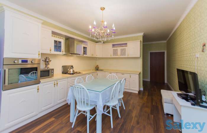 3-комнатная квартира, 130 м², 2/5 этаж, улица Тулебаева 114а — Толе би, фотография 1