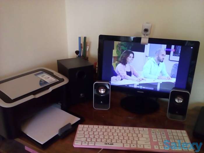 Персональный компьютер, монитор, офис-кресло, фотография 1