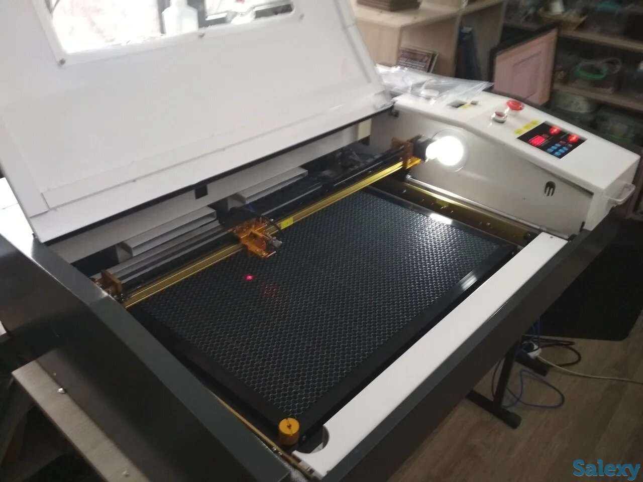 Лазерный станок 60*40cm М2 40W настольный (МЕТАЛЛИЧЕСКИЕ НАПРАВЛЯЮЩИЕ), фотография 2