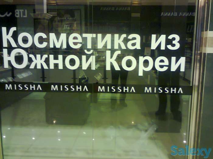 Оформление витрин: оклейка стекол оракалом, накладные элементы, 