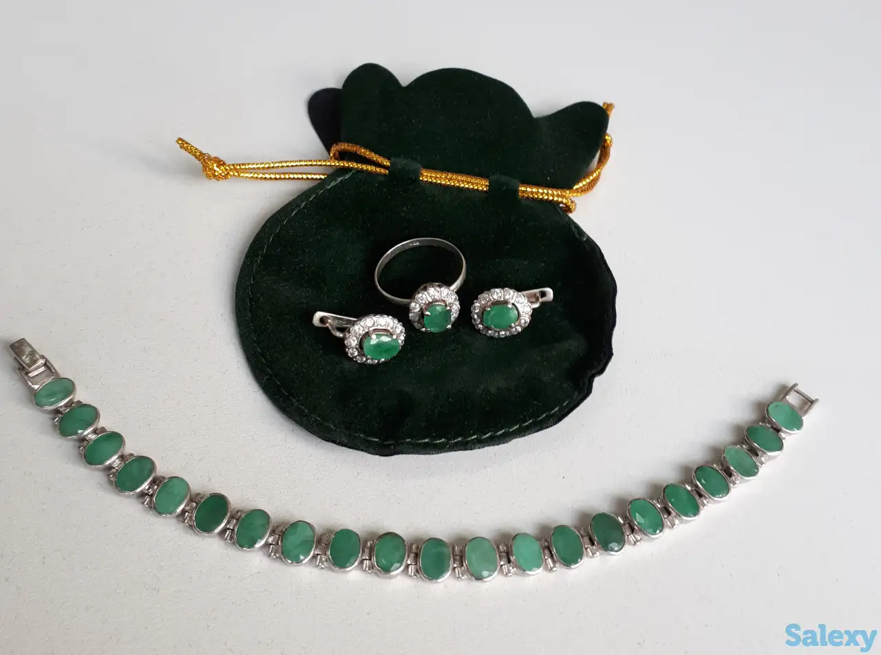 Комплект новый единственный - натуральные изумруды с цирконами в серебре - кольцо, серьги и браслет, фотография 1