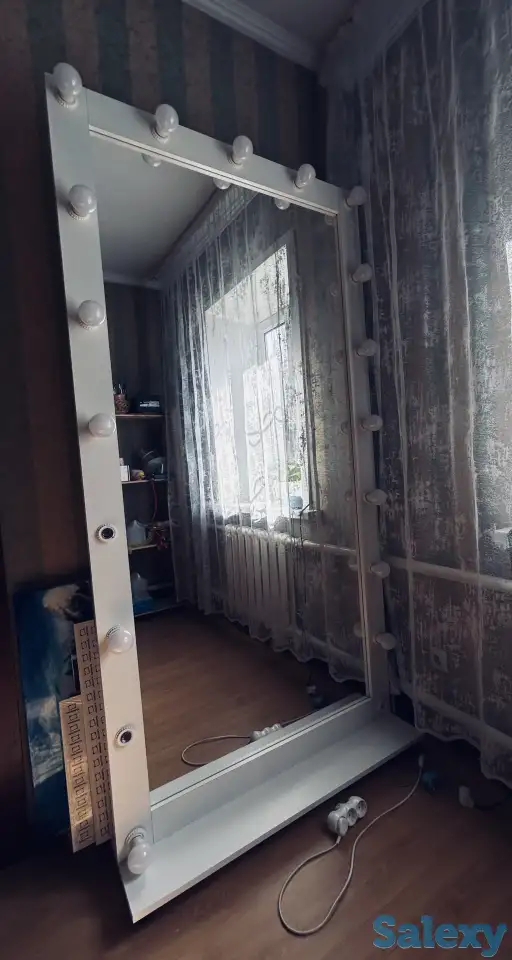 Зеркало с софитами, фотография 3