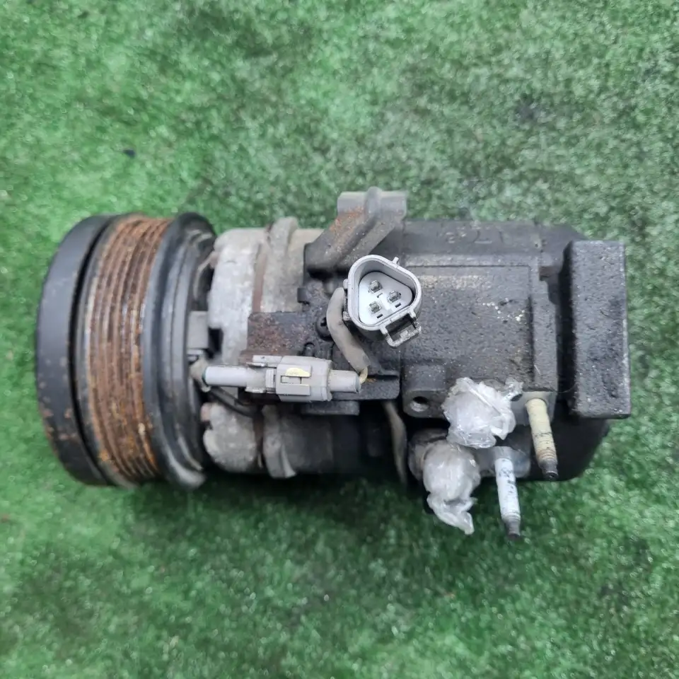 Компрессор кондиционера Toyota Tundra 2UZ, фотография 1