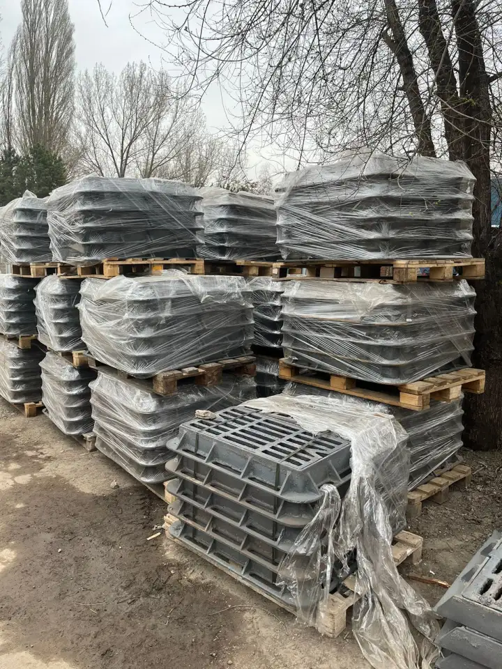 Дождеприёмники, люки чугунные по ГОСТу, фотография 1