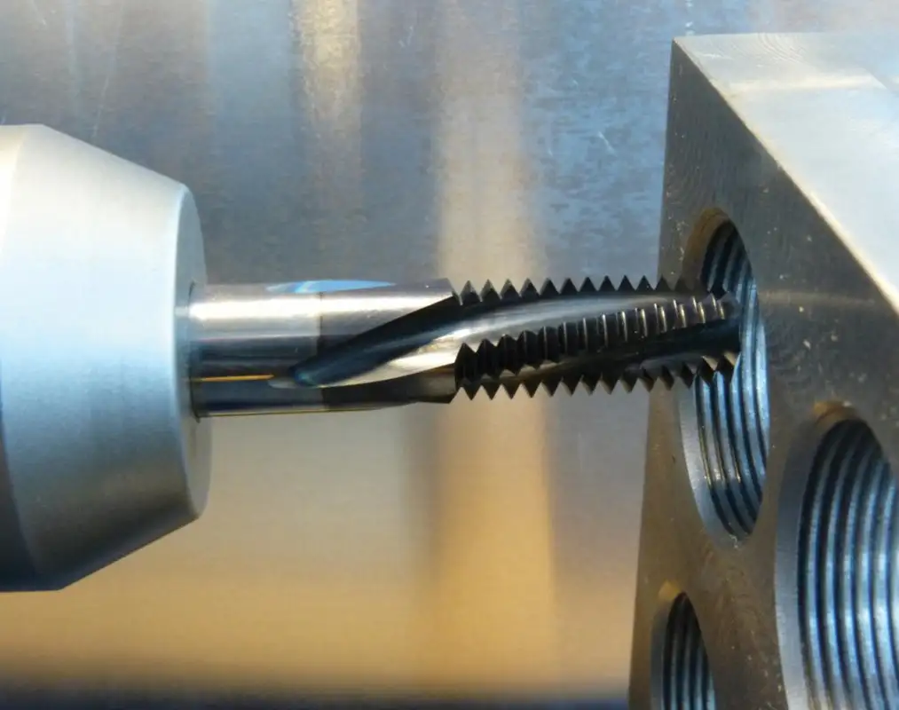 Нарезка резьбы: труба; круг-пруток..., фотография 1