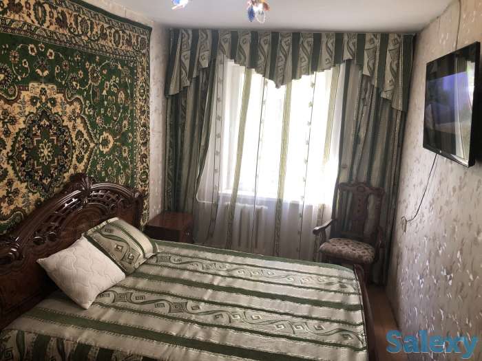 Срочно! Продам шикарную 2-спальную кровать, зеркало-камод и 2 тумбочки, фотография 2