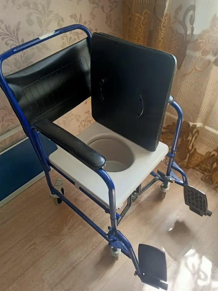 Кровать для лежачих,с подъёмным механизмом , антипролежневый матрас,кресло каталка с ёмкостью., фотография 5