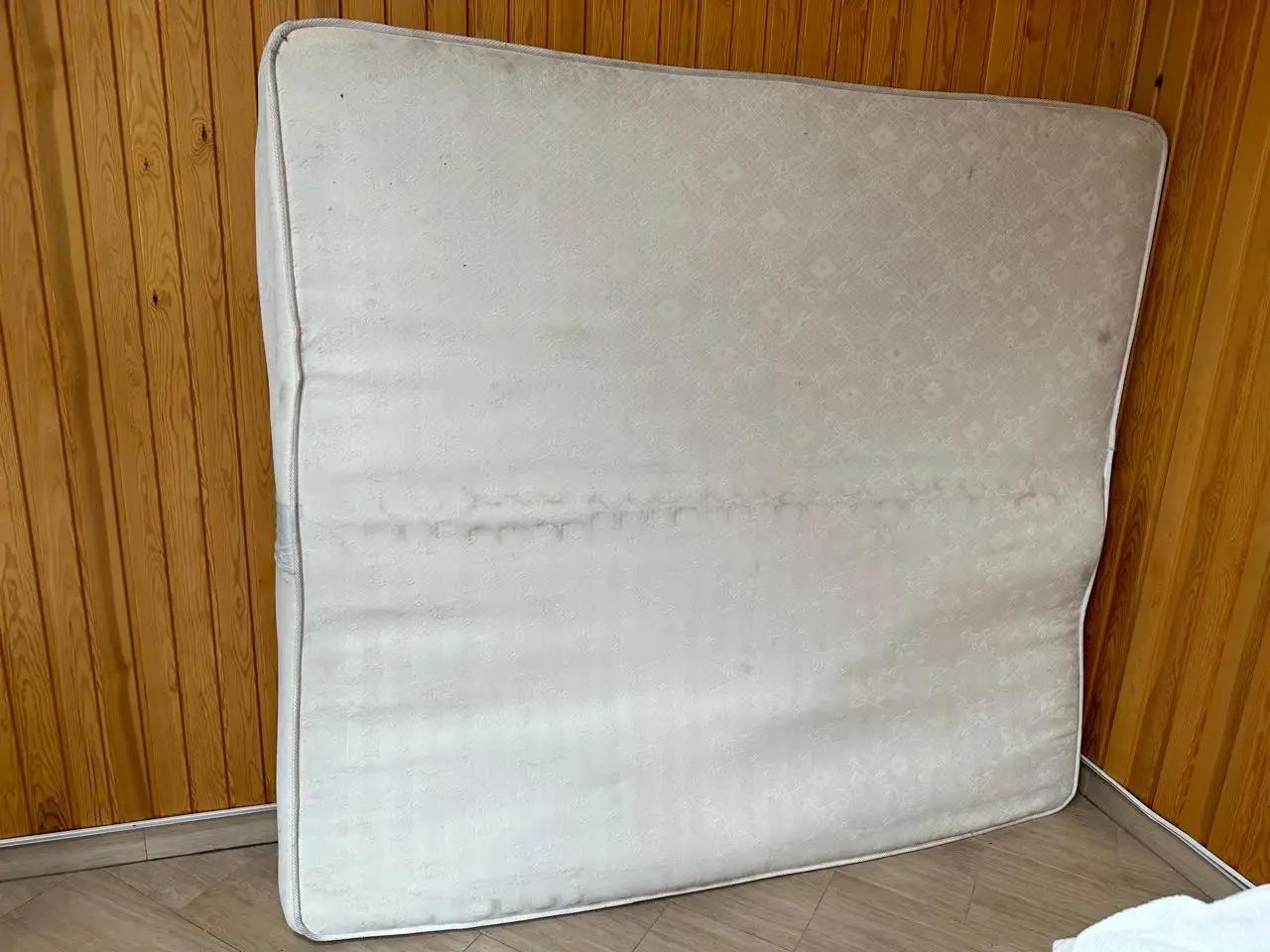 Матрас белый двуспальный, фотография 1