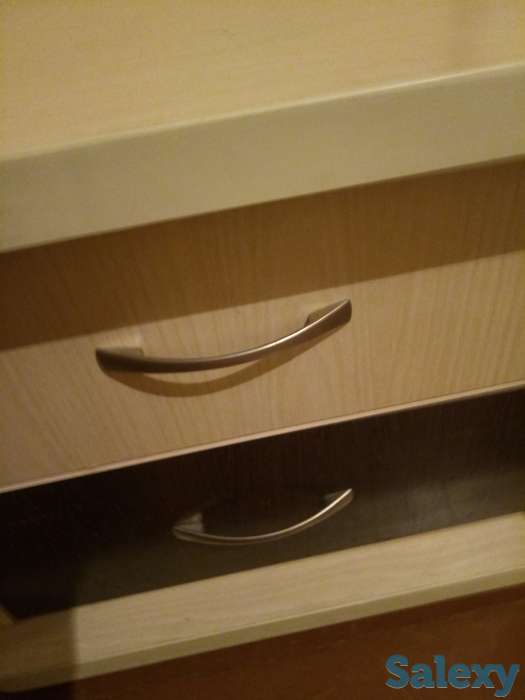 Продам 2 тумбочки и пуфик, фотография 2