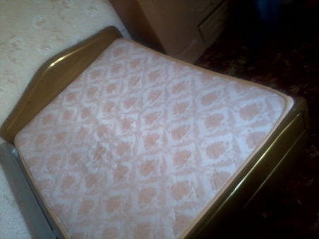 Продам 2-х спальную кровать с пружинным матрацем, фотография 2