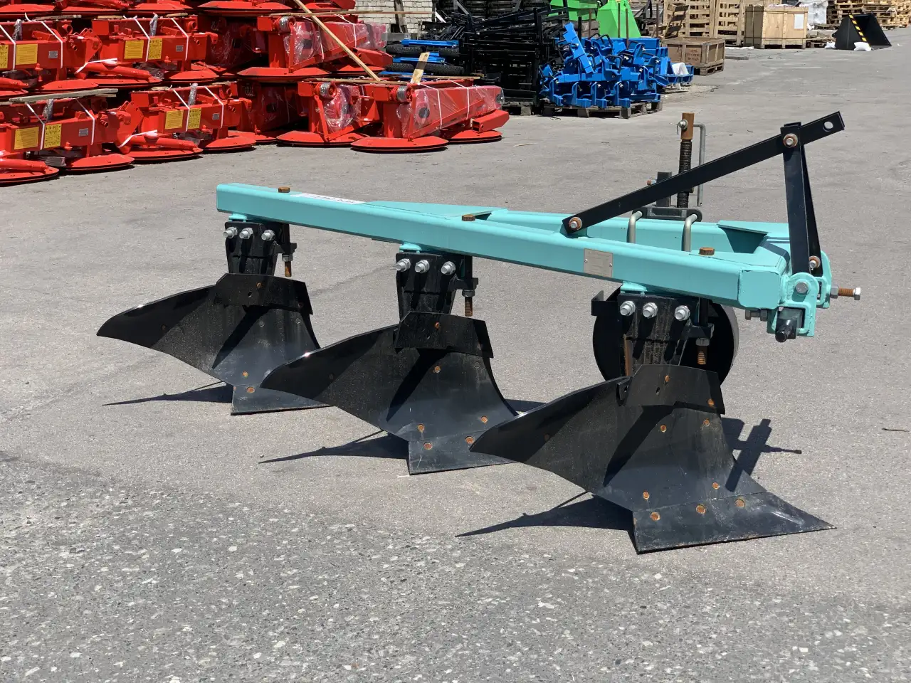 Плуг отвальный навесной ПЛНМ 3-35 на МТЗ, фотография 3