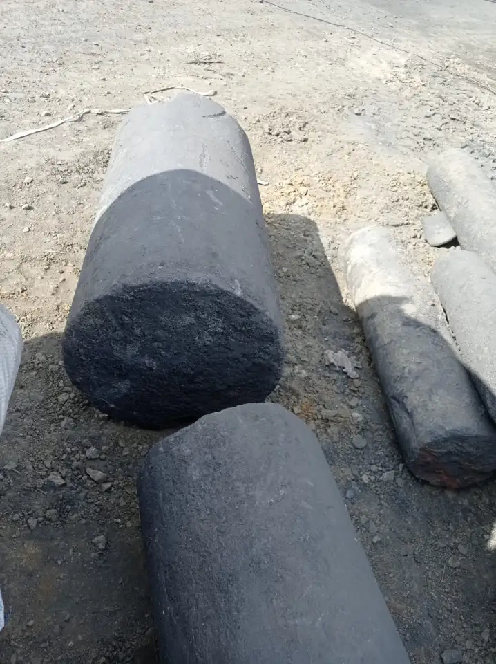 обожжённые аноды, антрацит, анодный бой, лом угольных электродов, катодный бой, фотография 3