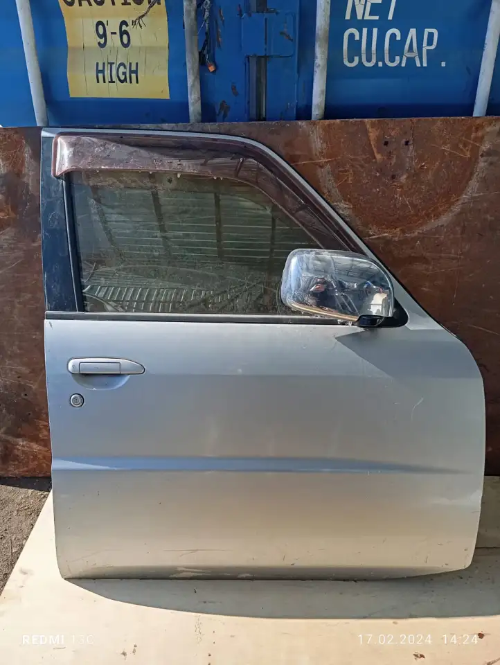 Nissan Patrol Y61  рестайлинг дверь боковая, фотография 1