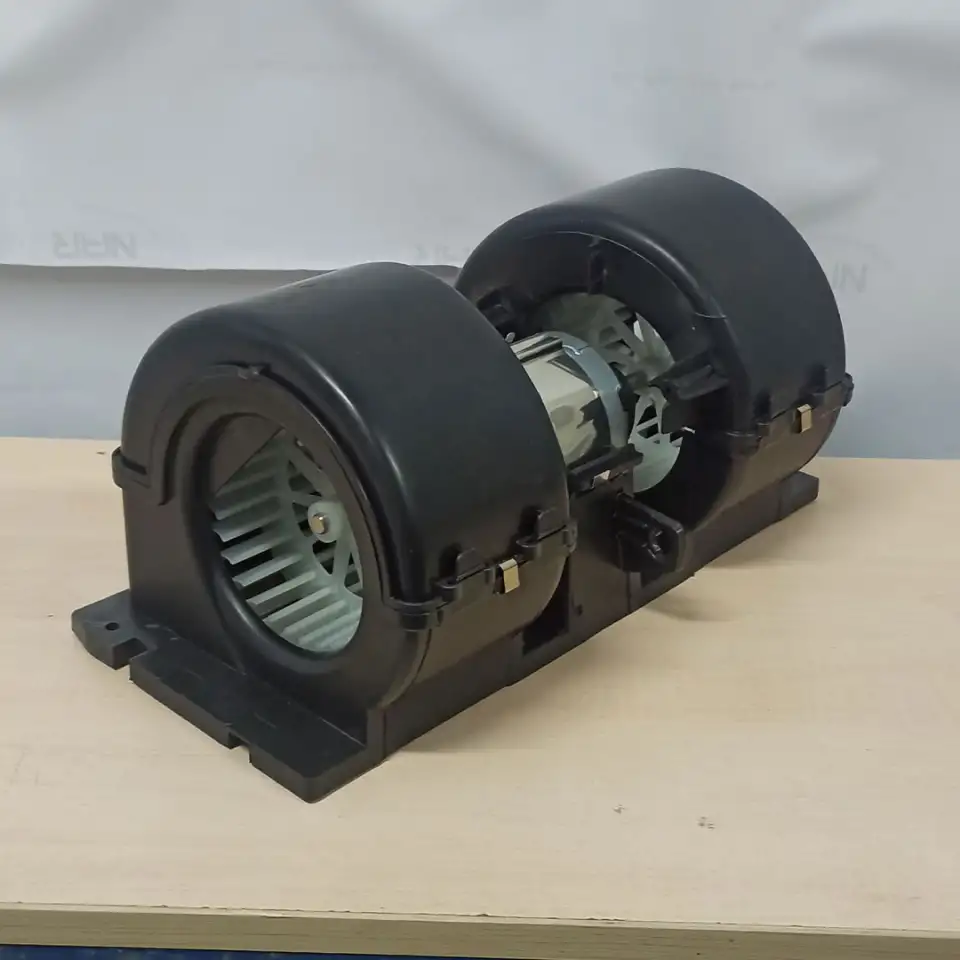 Моторчик отопителя c крыльчатками и корпусом VOLVO FH12, FH16, FM9, FM12, фотография 1