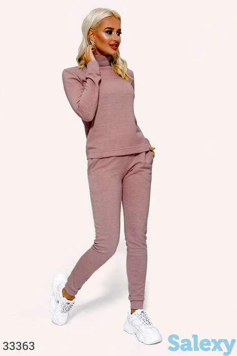 Уютный пудровый костюм, фотография 1