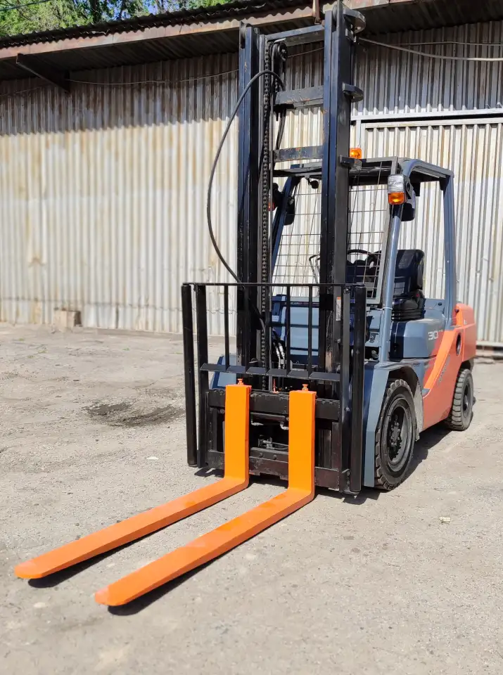 Вилочный погрузчик дизельный Toyota FD30 3-х тонник, фотография 1