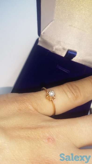 Продам золотое кольцо с бриллиантом, фотография 4