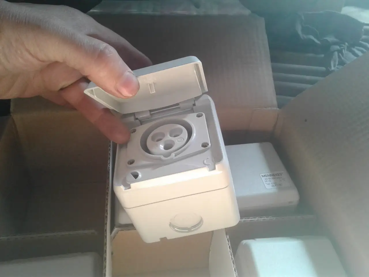 продам Розетка  силовая 2PE  V220В. I ток 16А   Mennekes  Германия наружняя, внутренняя, фотография 5