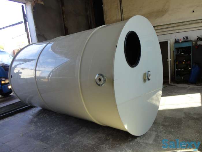 Вертикальные цилиндрические емкости из пластика, фотография 1