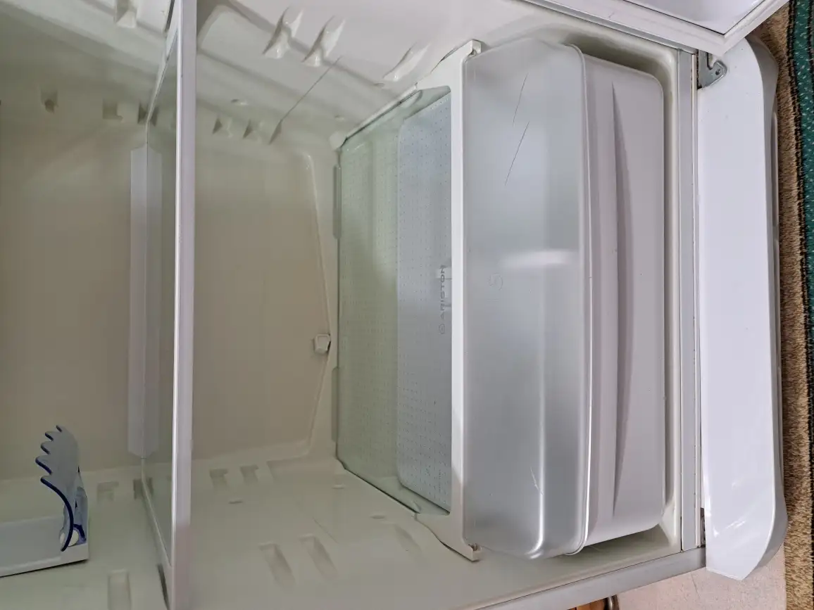 продам холодильник ARISTON 25 000 тенге,, фотография 7