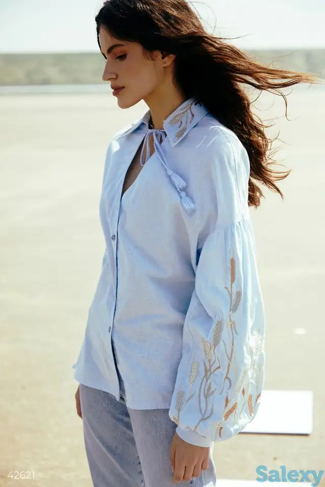 Голубая льняная вышиванка, фотография 1