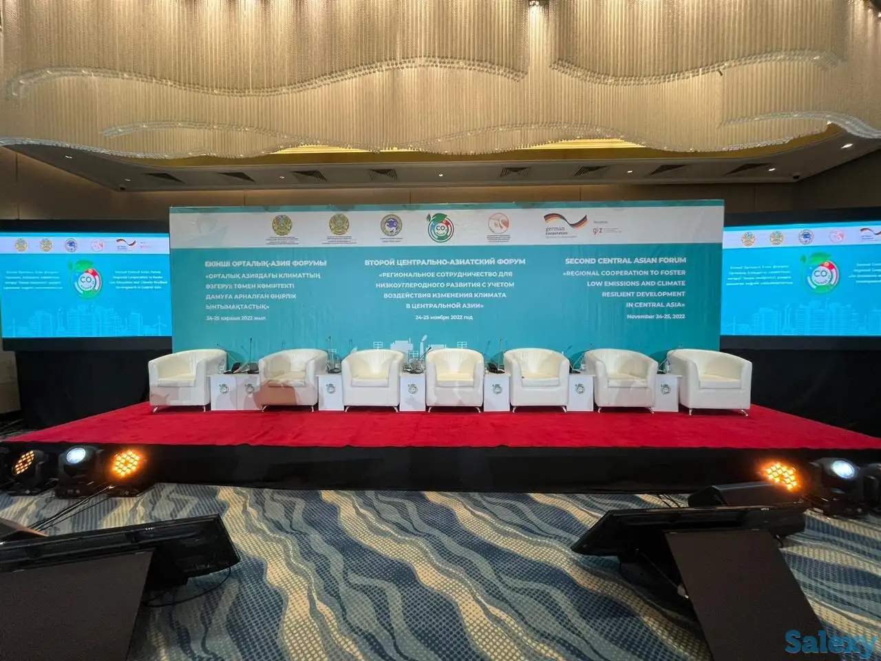 Аренда тумбы для кресла на ваши деловые мероприятия, фотография 3