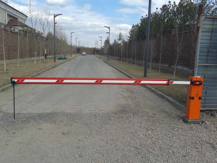 Секционные гаражные ворота, уличные ворота, шлагбаумы, фотография 3