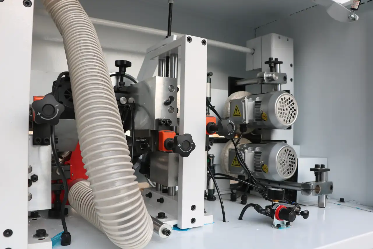 Кромкооблицовочный станок автоматический с прифуговкой DM 400 F, фотография 9