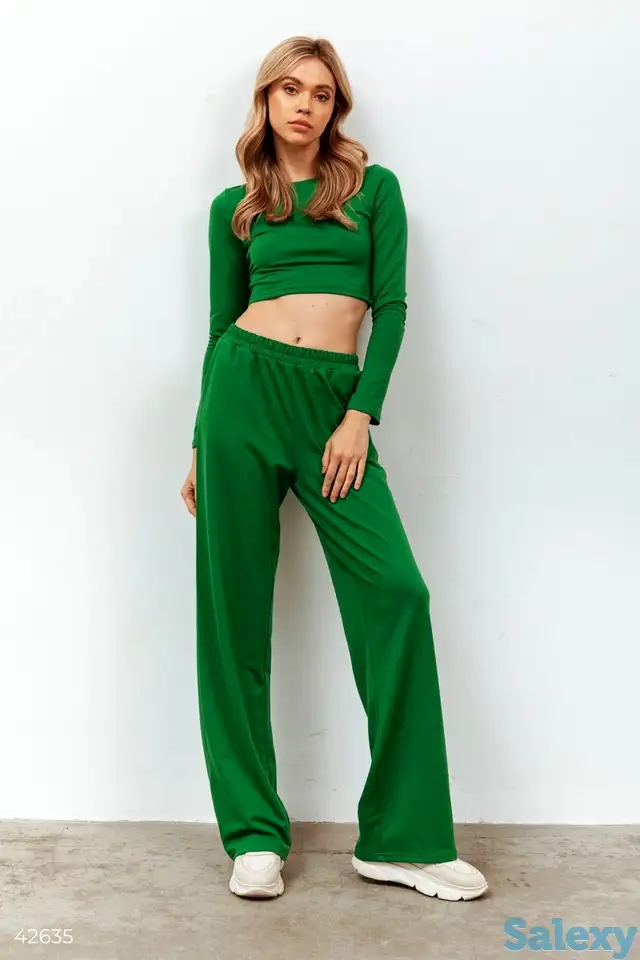 Яркий трикотажный костюм, фотография 1