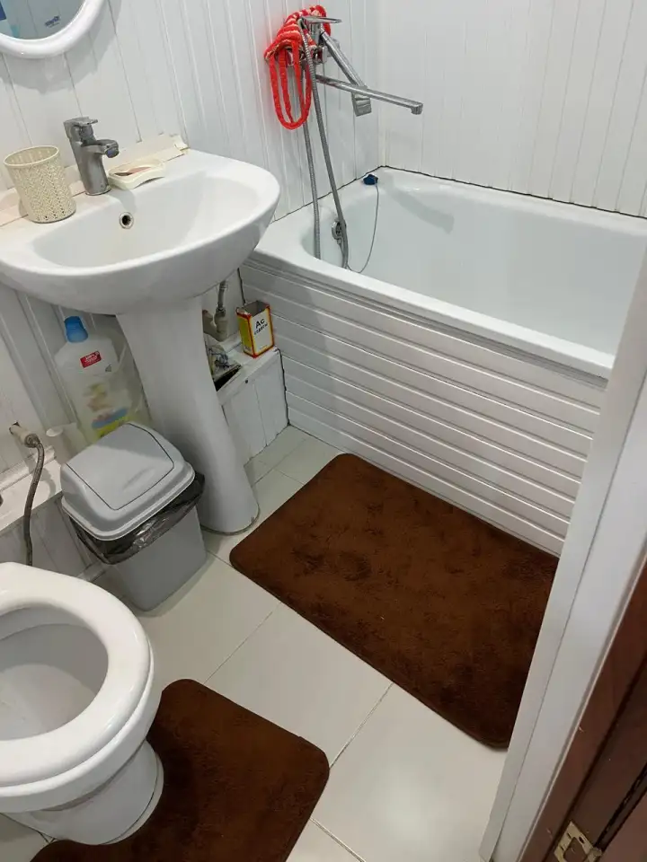 Атырау Двухкомнатная квартира на площади Курмангазы., фотография 2