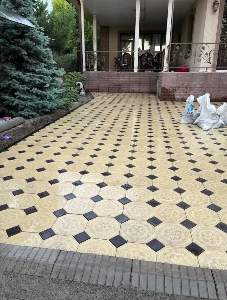 Укладка тротуарной плитки  Установка поребриков и бардюров  Преобразуем ваш двор в красоту и удобства.  Качественно и, фотография 11