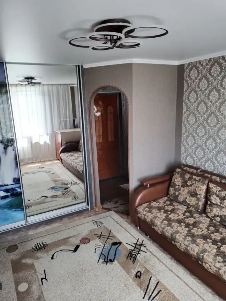 Продам однокомнатную квартиру гостиничного типа, Бульвар Гагарина 36, фотография 1