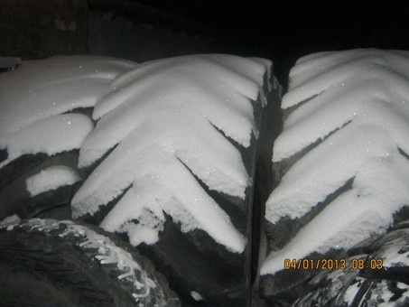 Продажа в имеется б/у резина на к 700 мтз 80 погрузчик, фотография 1