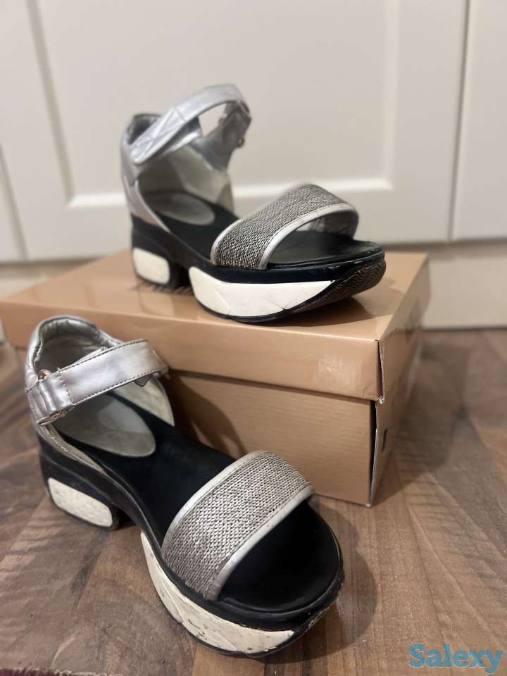 Женская обувь, фотография 4