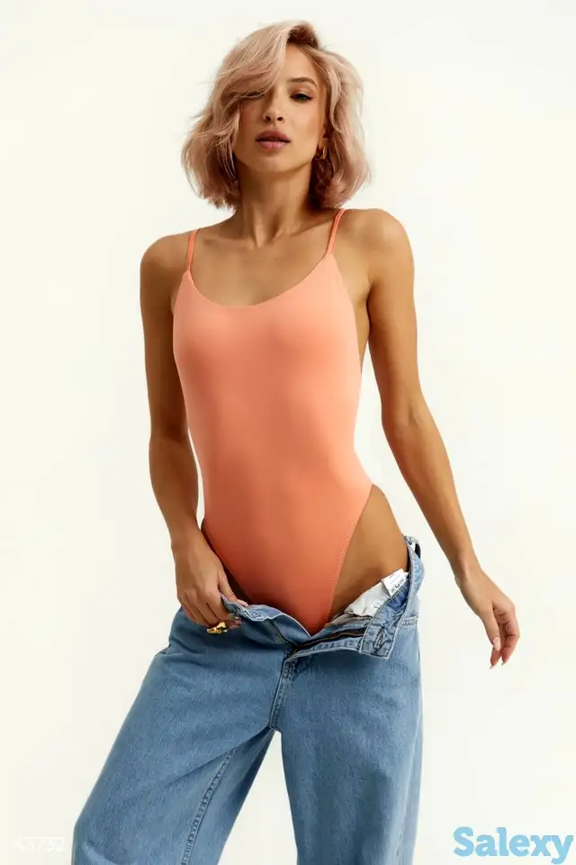 Боди на бретелях с вырезом, фотография 1